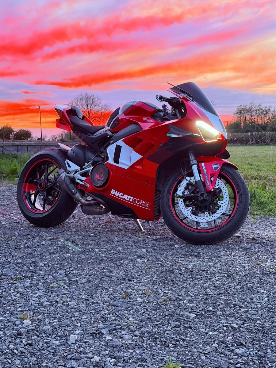 Ducati panigale v4 - Image 1