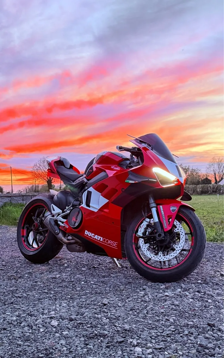 Ducati panigale v4 - Image 2