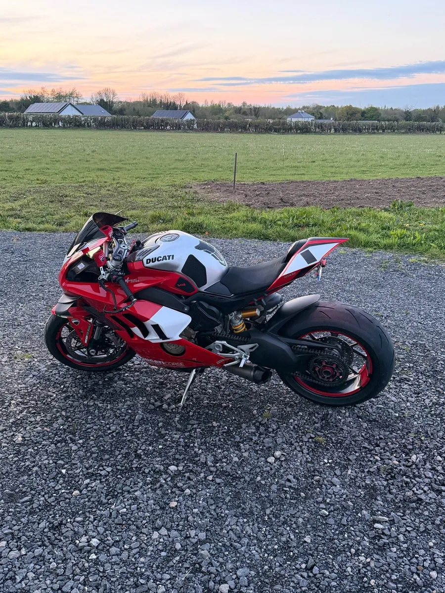 Ducati panigale v4 - Image 3