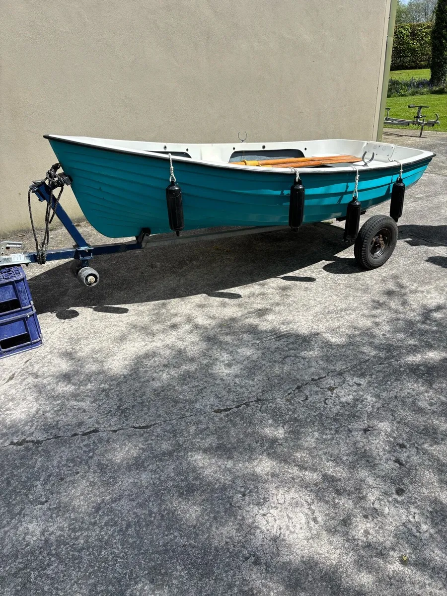 Boats and trailers - Image 1