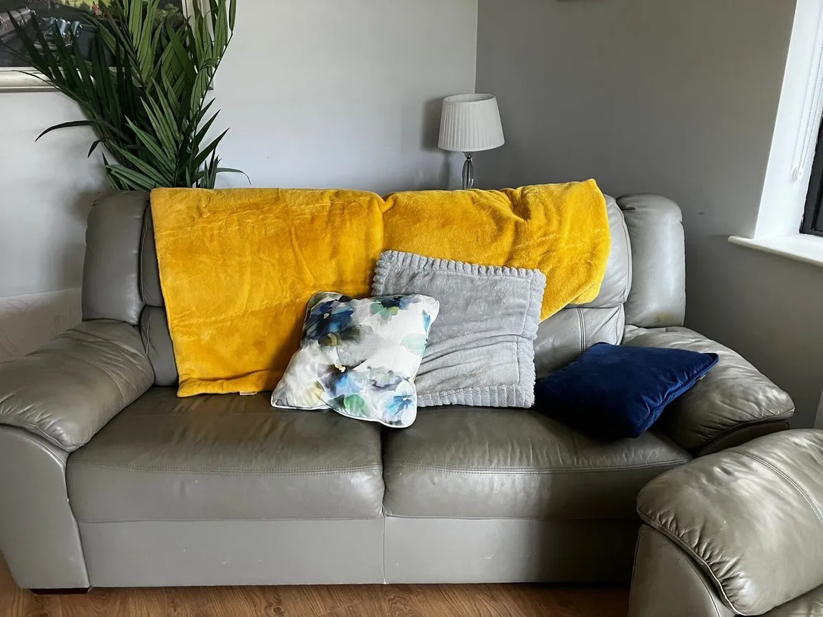 3 piece couch - Image 3