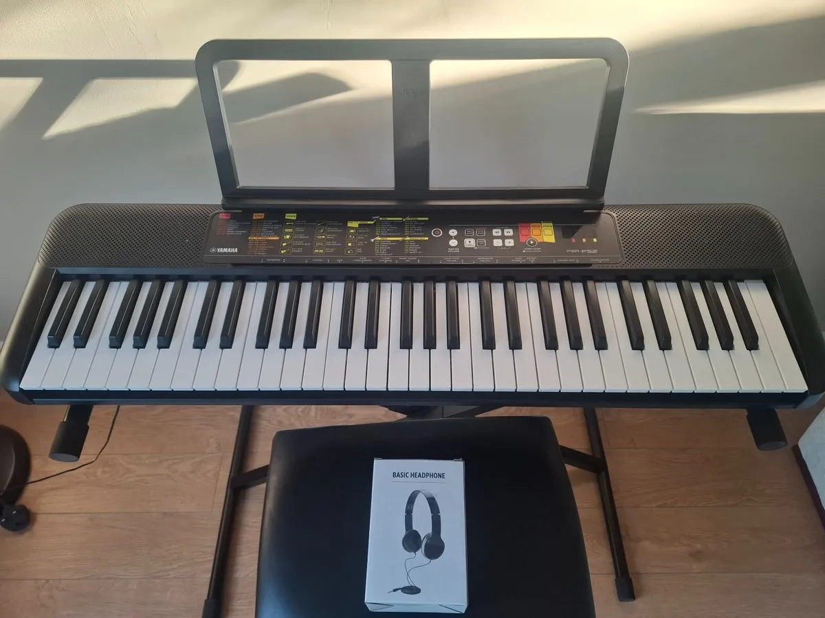 Yamaha PSR-F52 portable keyboard x frame - Image 3