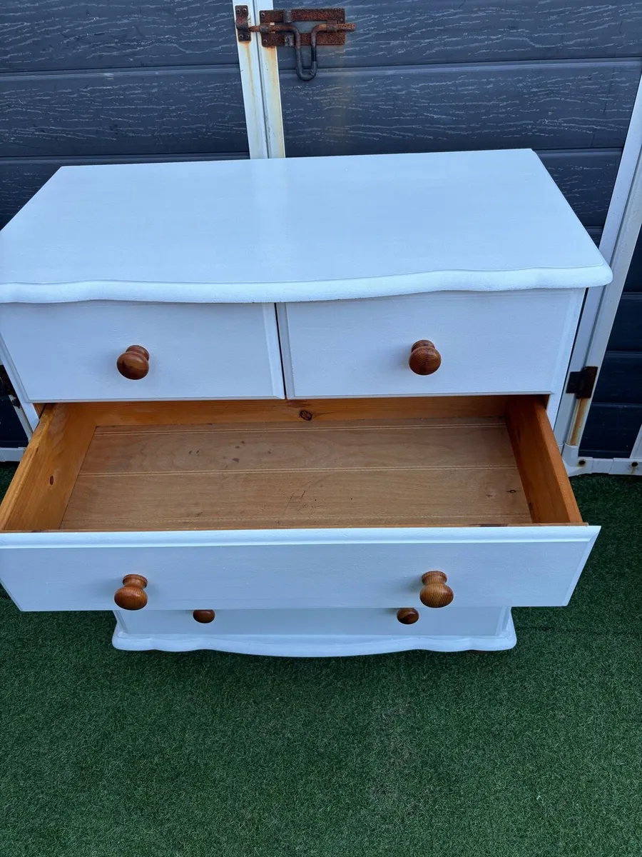 White chest of drawers - Image 3