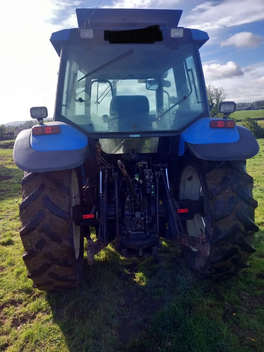 New Holland 2006 - Image 4