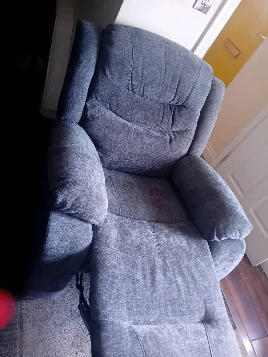 2x 3 seater recliner and arm chair set Brand new!! - Image 1