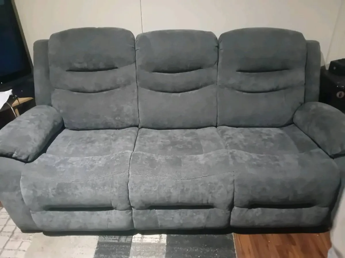 2x 3 seater recliner and arm chair set Brand new!! - Image 3