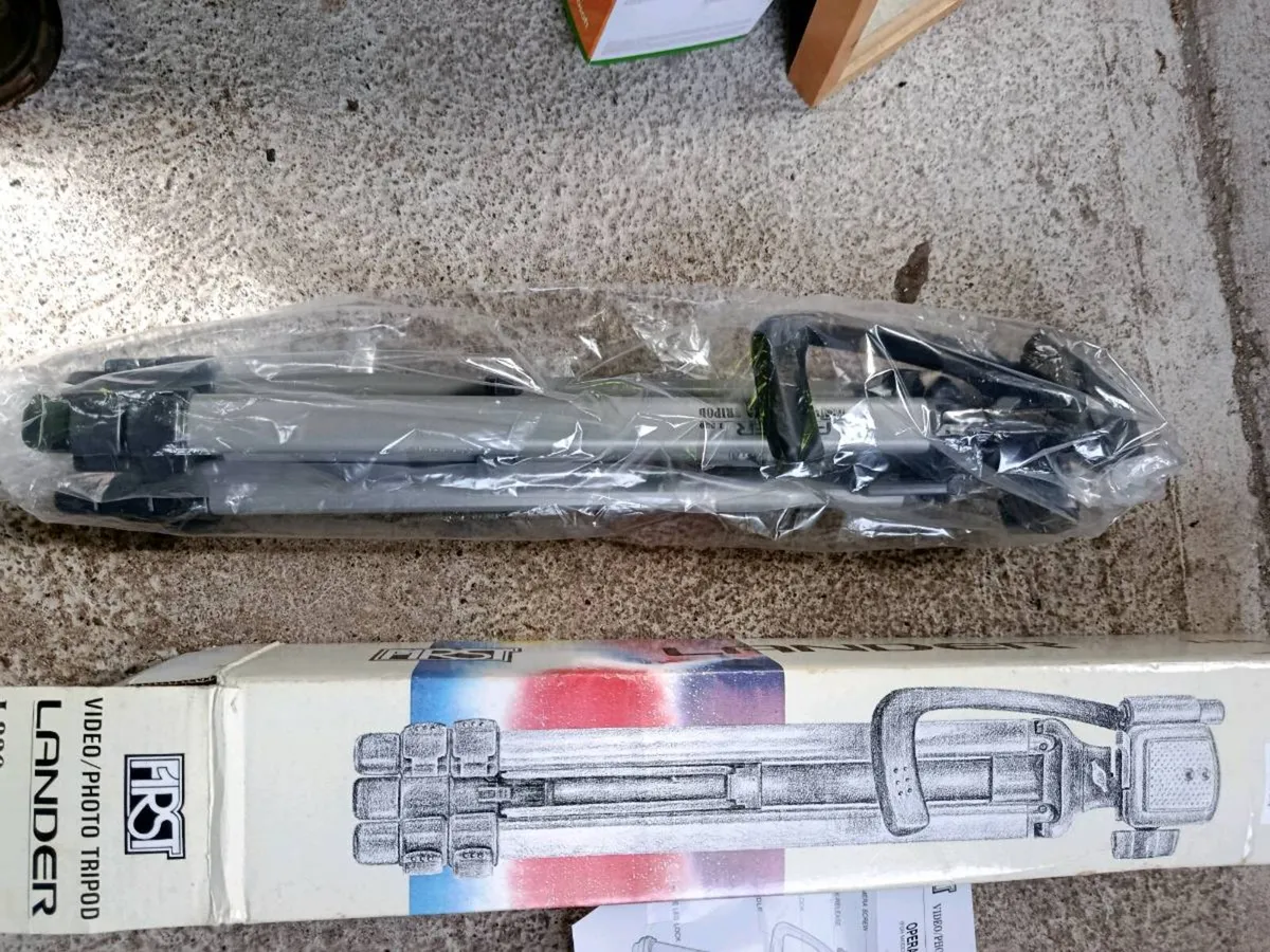Camera tripod - Image 2