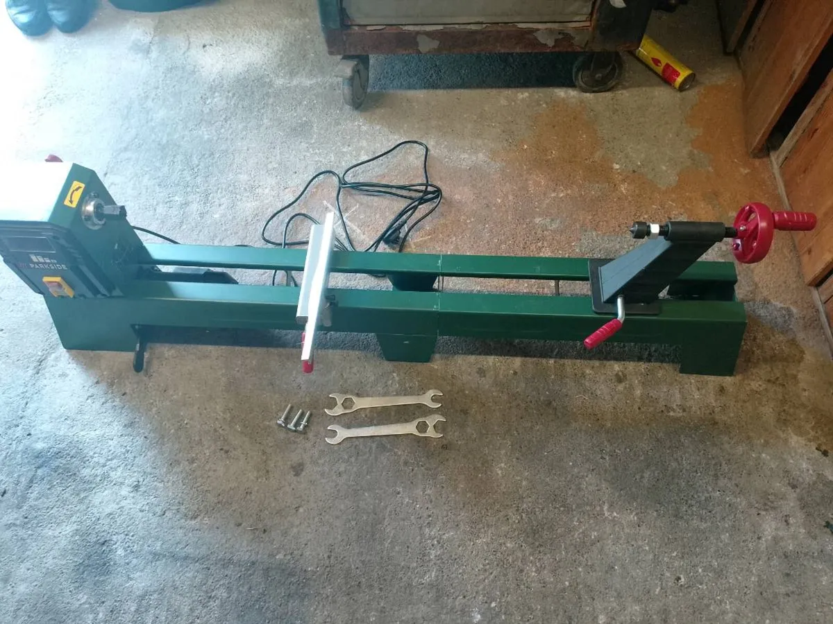Wood lathe - Image 1