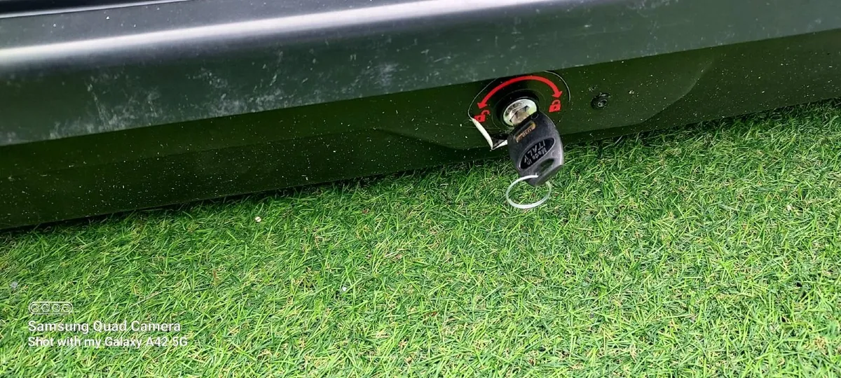 Roof box - Image 4