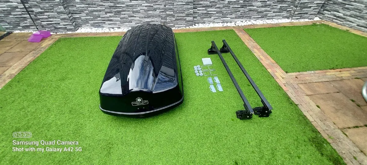 Roof box - Image 1