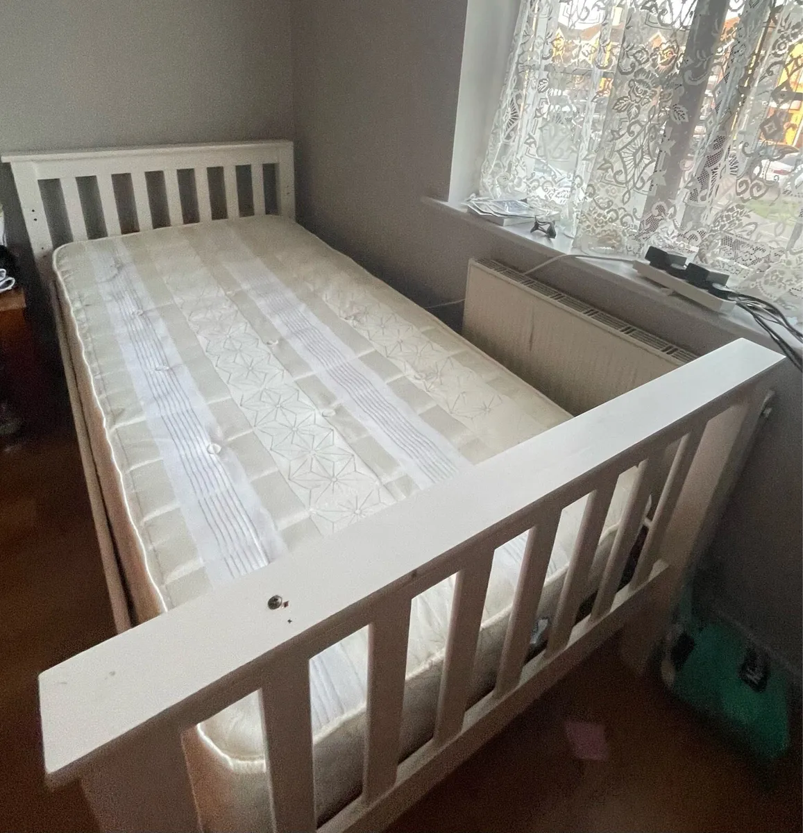 Single bed with Mattress