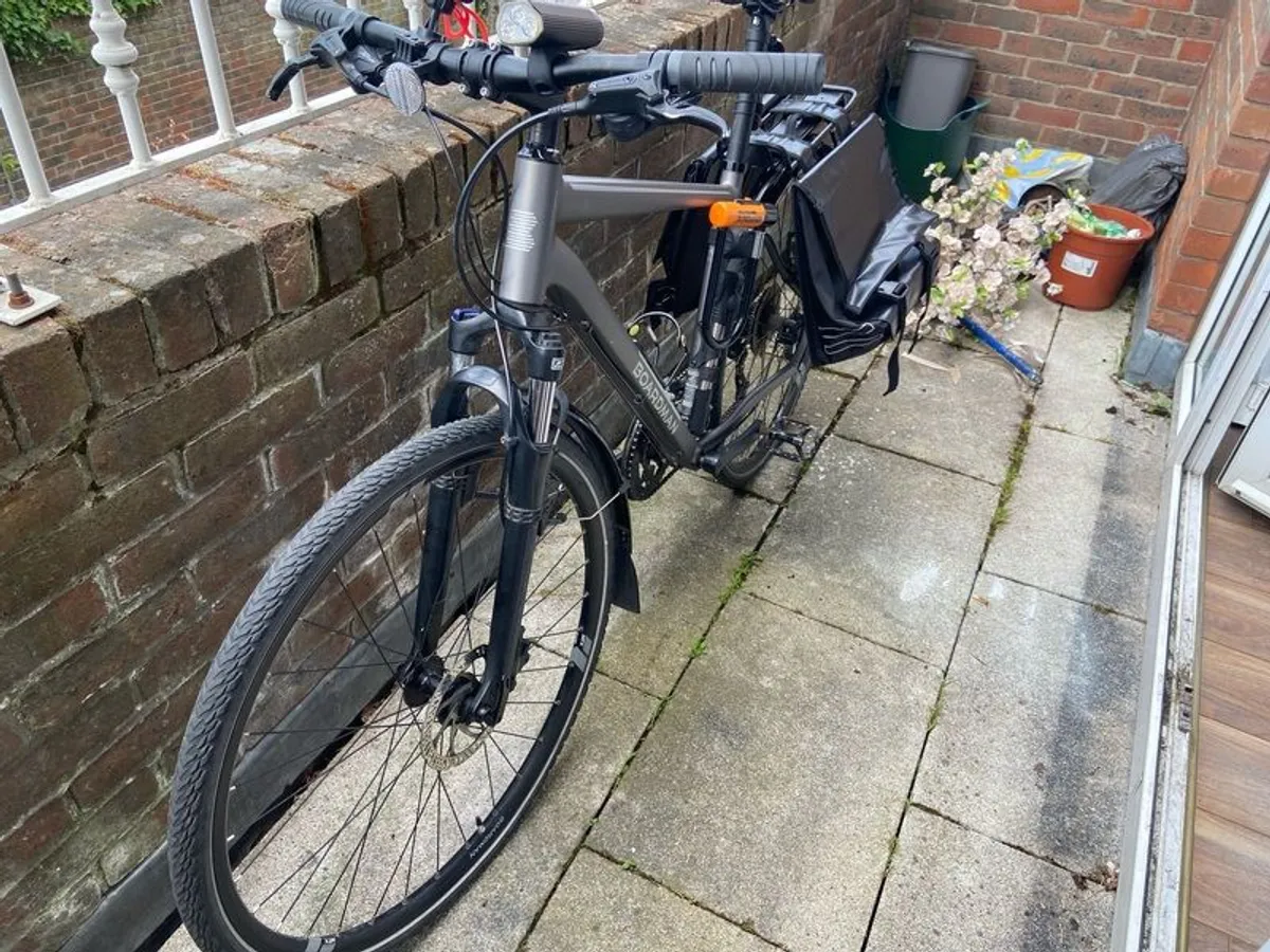 Boardman MTX 8.6 Mens Hybrid Bike-M with many accessories - Image 2