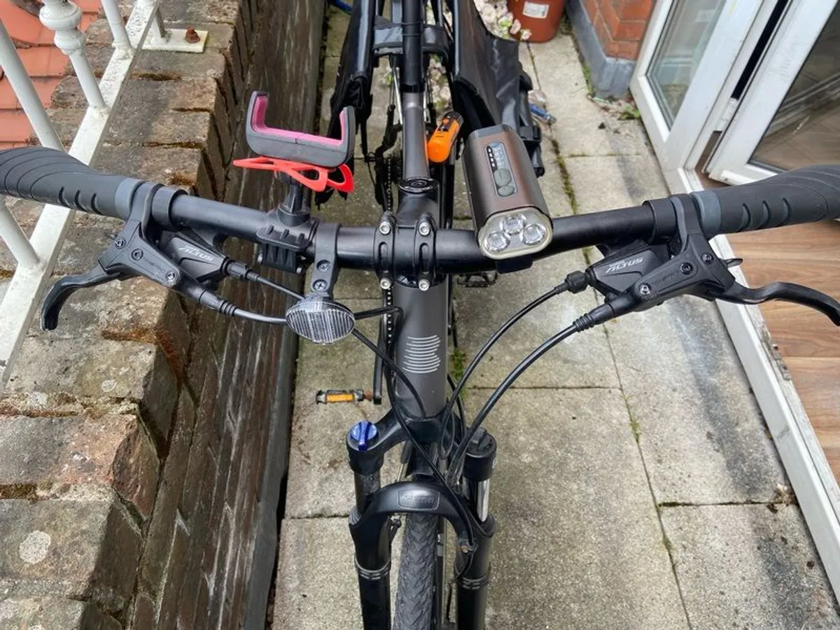 Boardman MTX 8.6 Mens Hybrid Bike-M with many accessories - Image 3