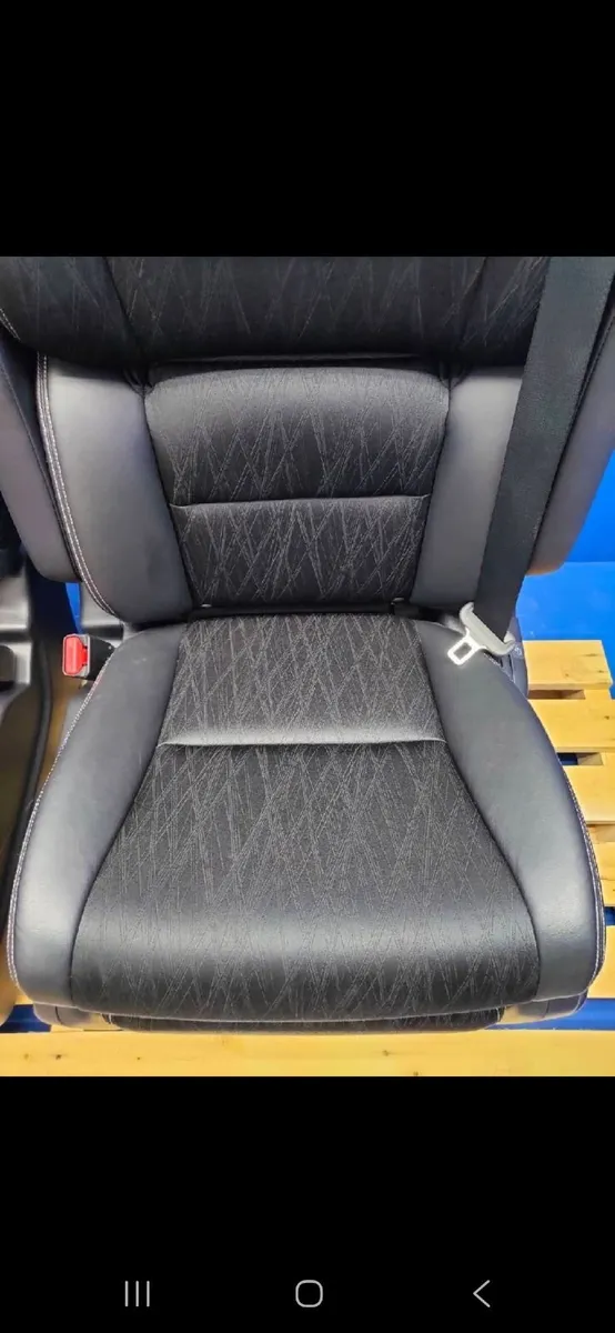 Recliner seats - Image 3