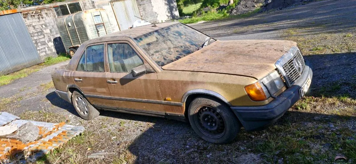 Mercedes 300d barn find - Image 4