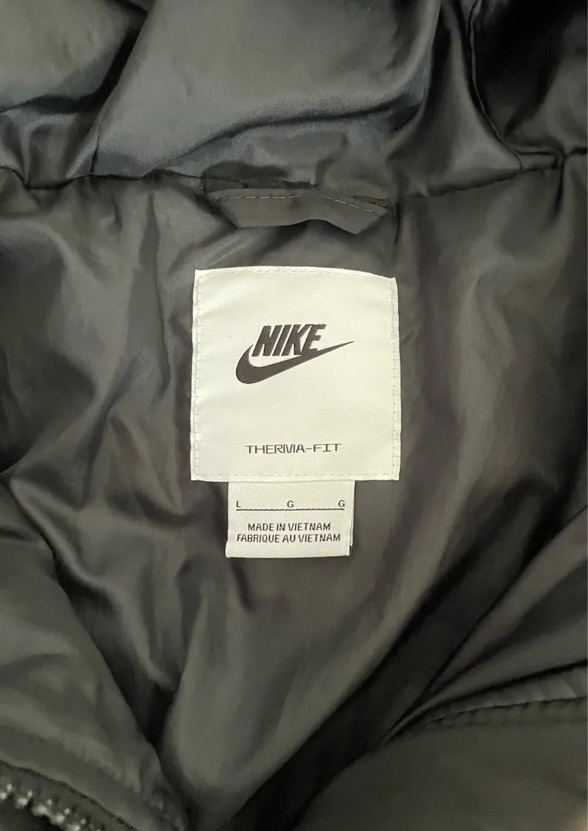 Nike women’s puffer jacket large - Image 2