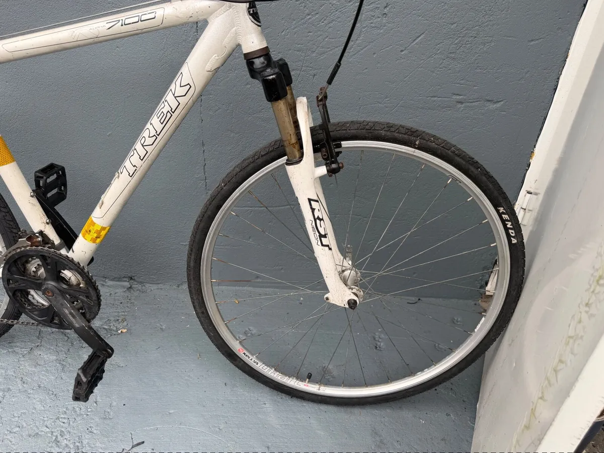 Trek 7100 ❗️Open 7 days of the week ❗️ - Image 2