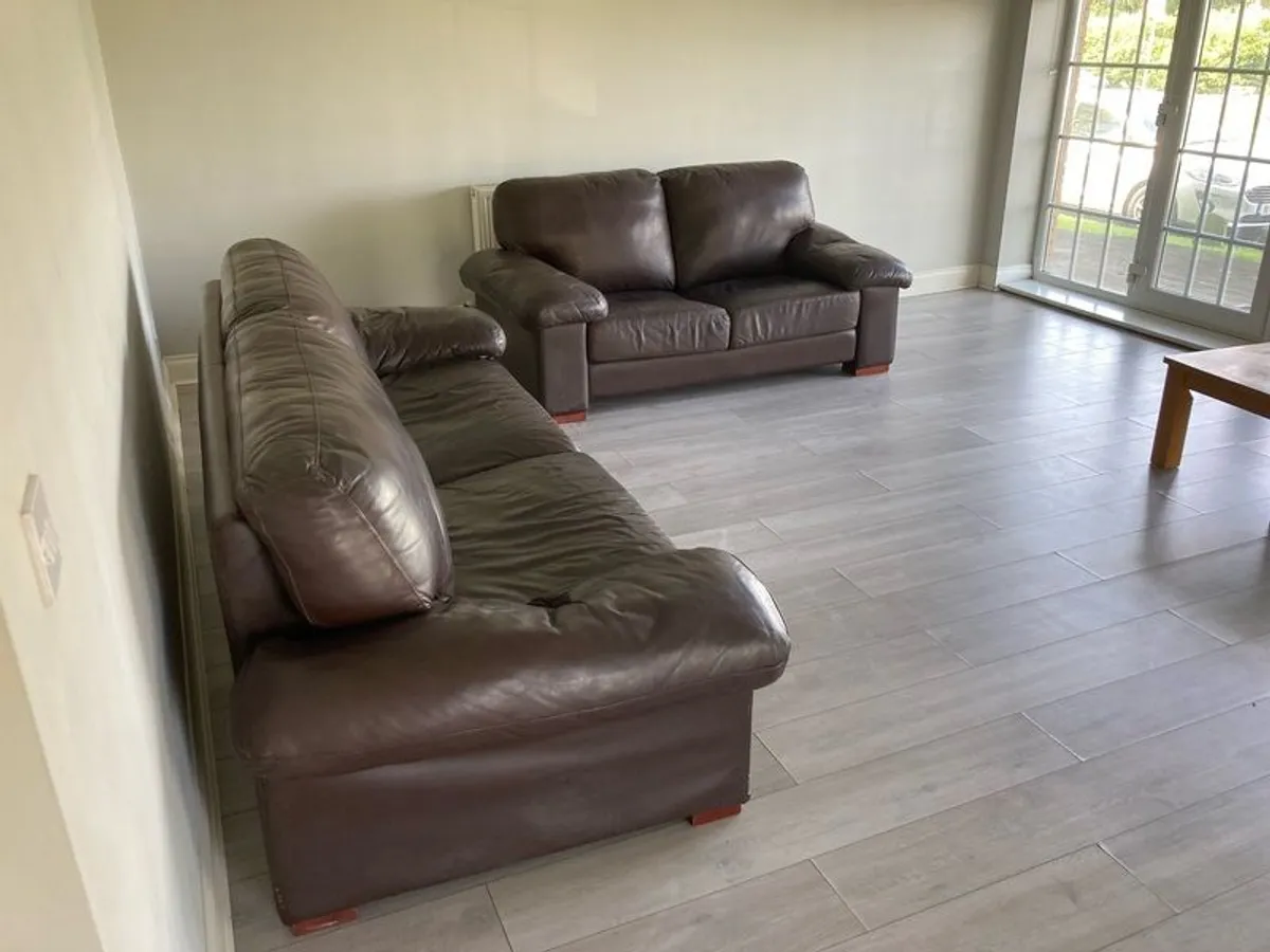 Sofa suite  4 & 2 seater - Image 1