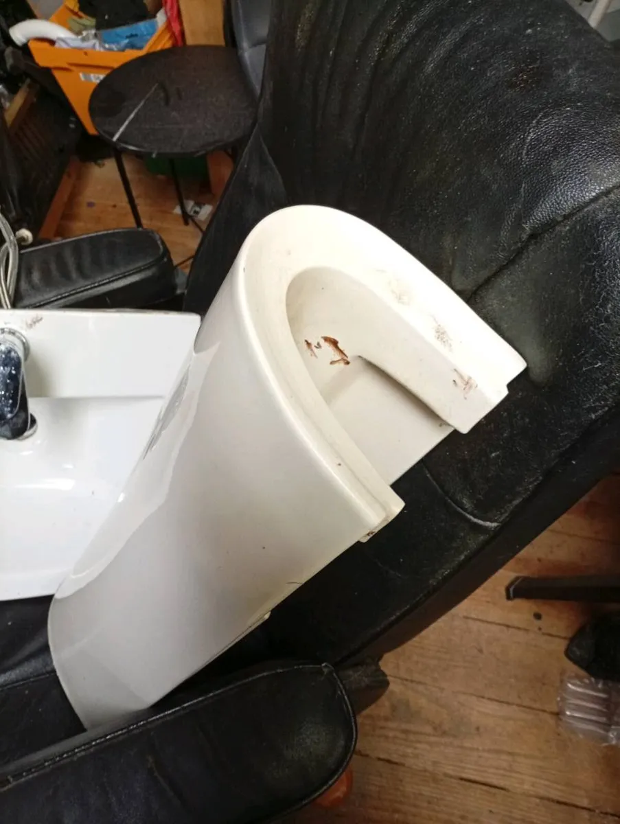 Bathroom sink tap stand - Image 4