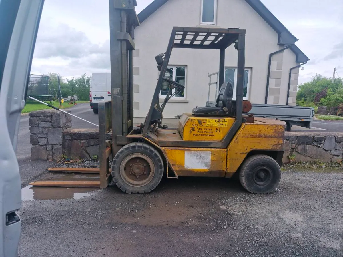 Forklift - Image 3
