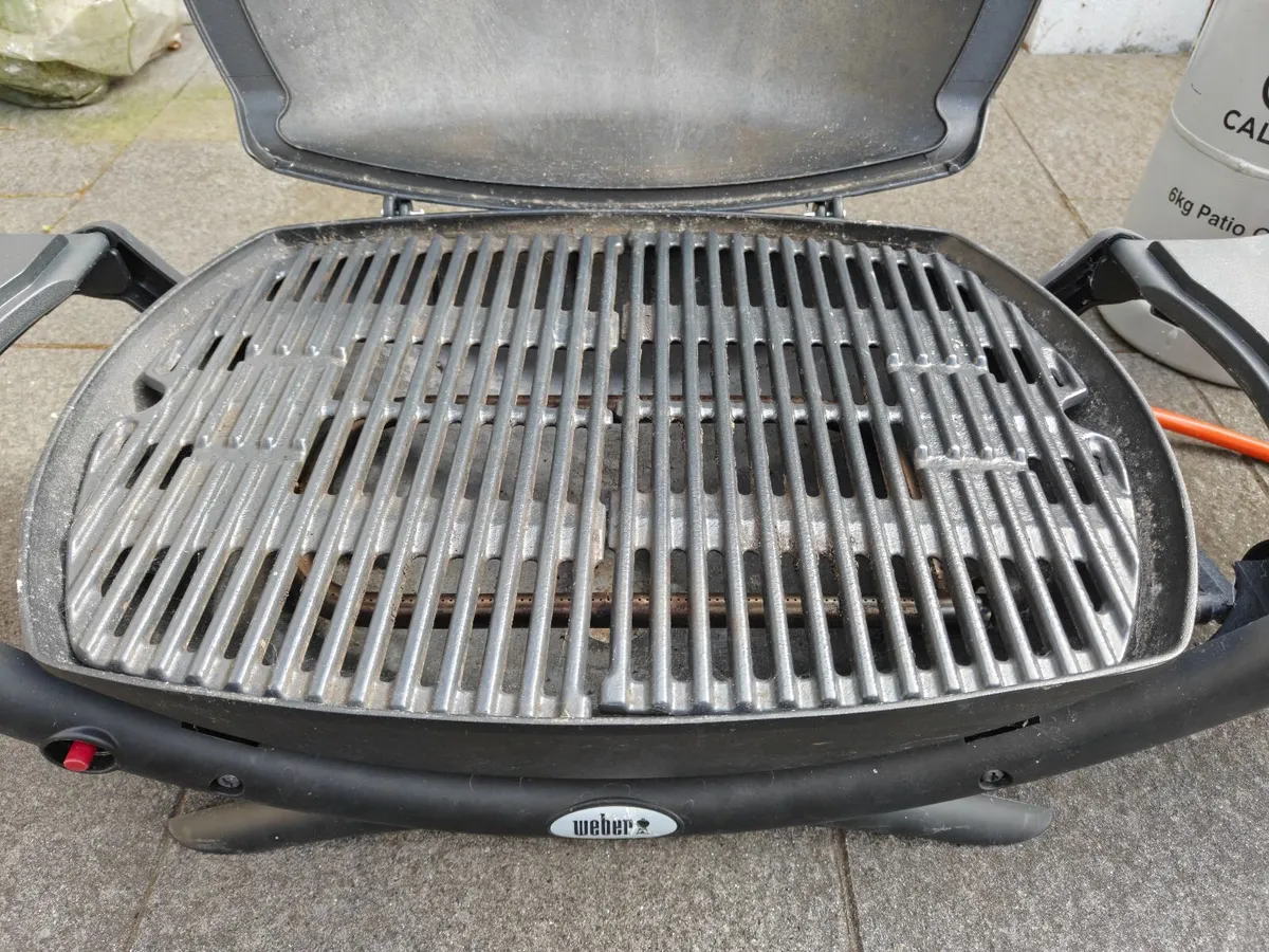 Weber Q 2000 Stand, Black - Image 1