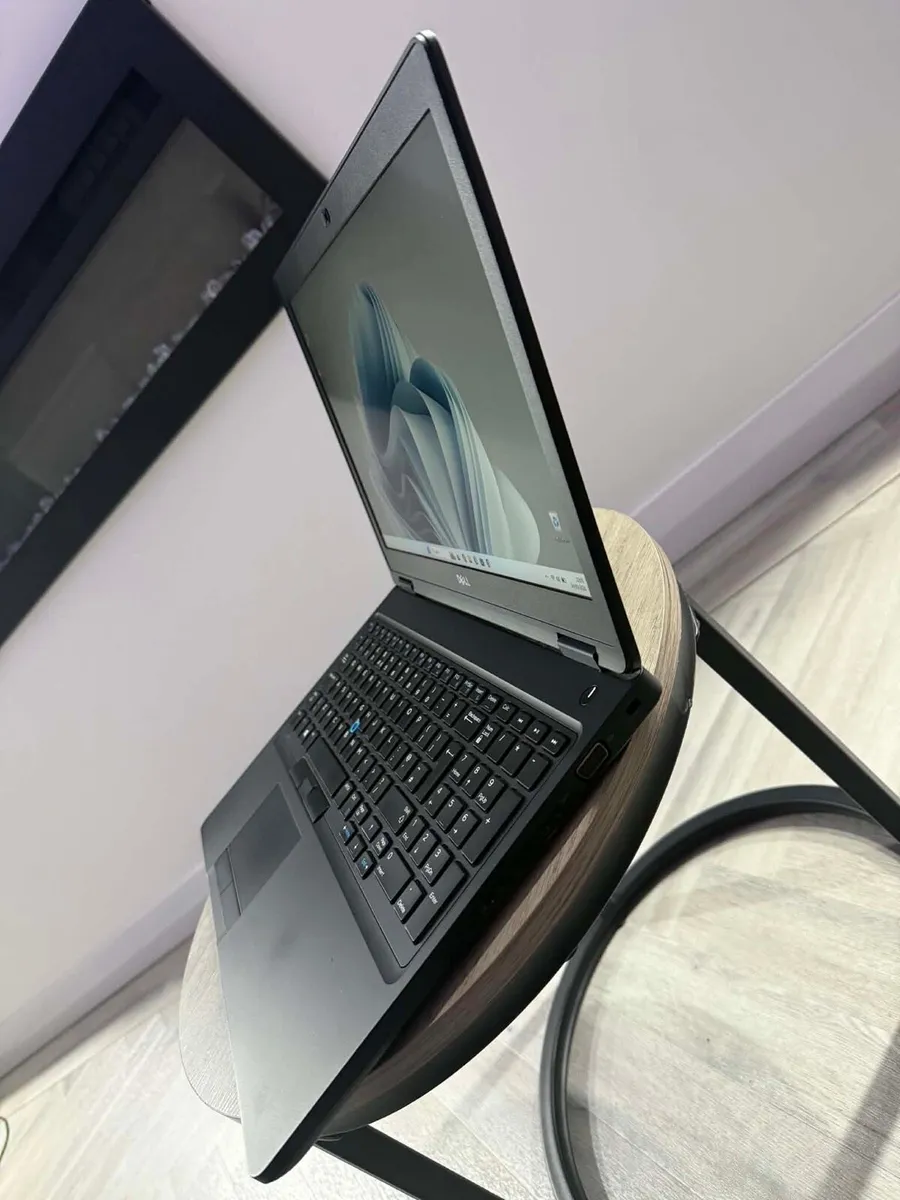Laptop - Image 3