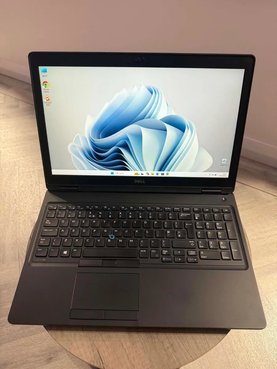 Laptop - Image 4