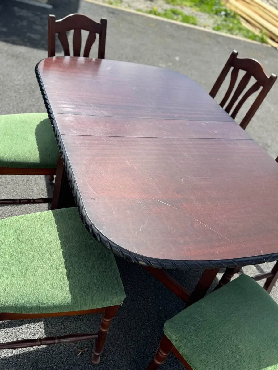 Table with 6 chairs - Image 2