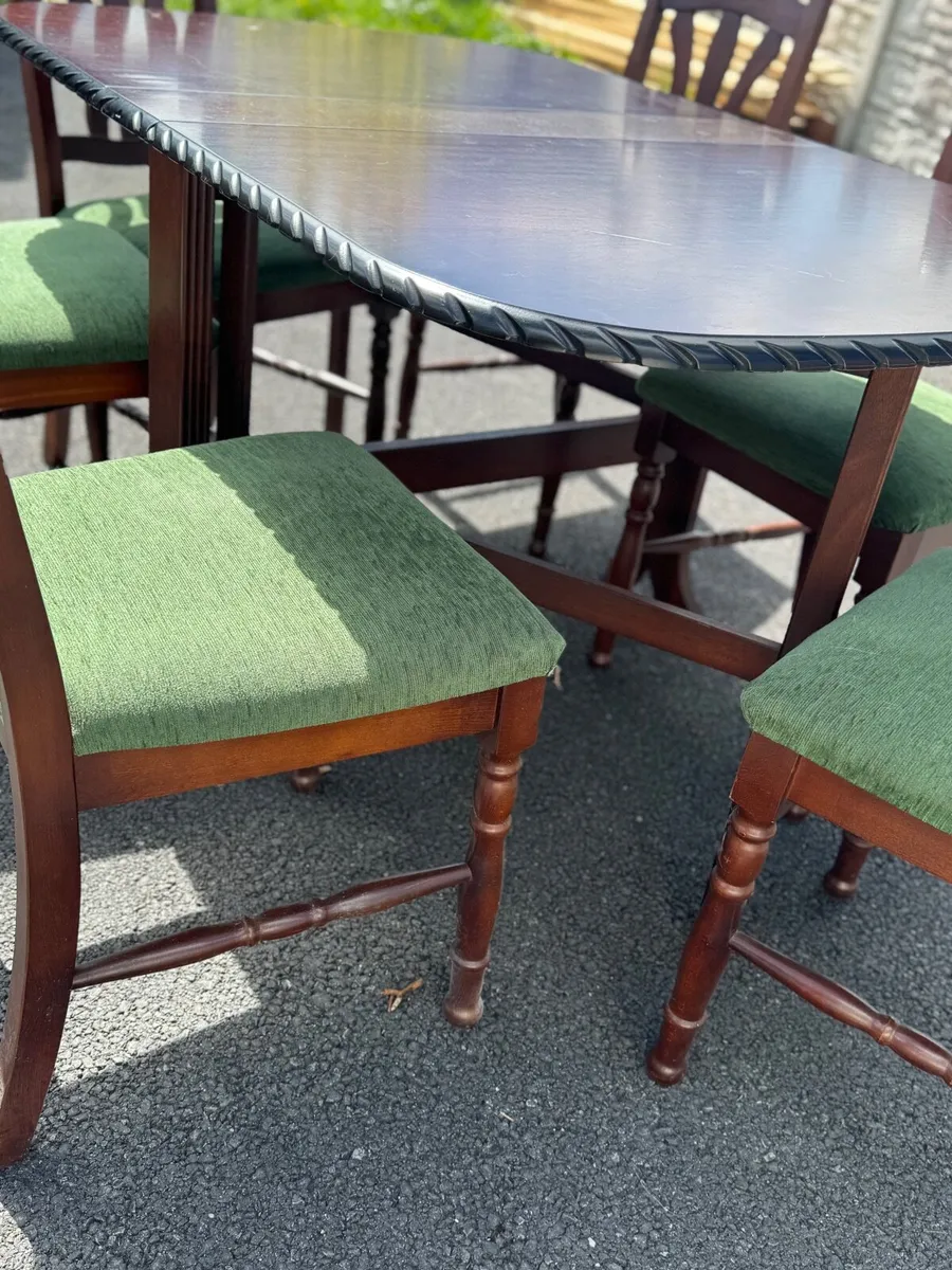 Table with 6 chairs - Image 3