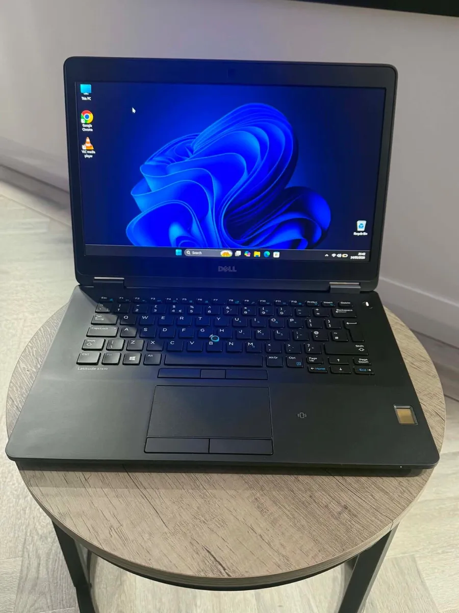 Laptop - Image 4