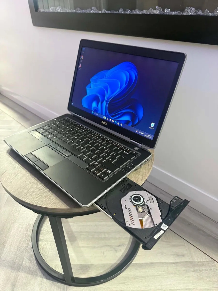 Laptop - Image 4