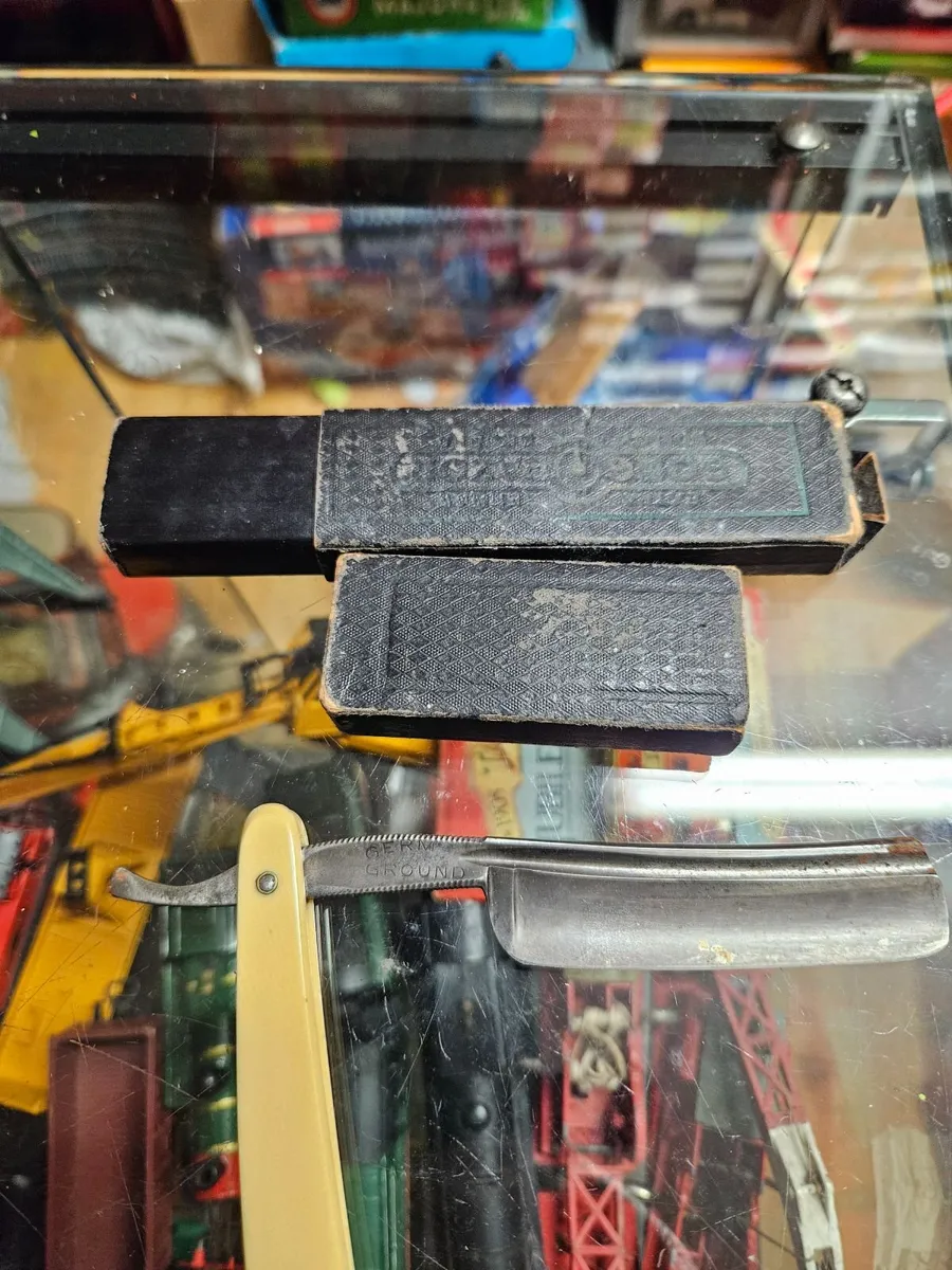 Vintage Cut Throat Razor - Image 2