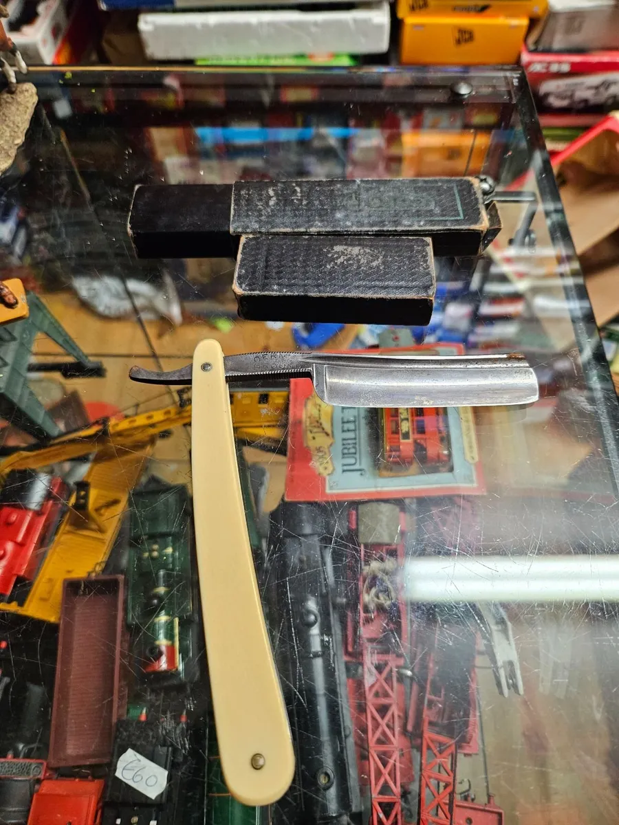 Vintage Cut Throat Razor - Image 3