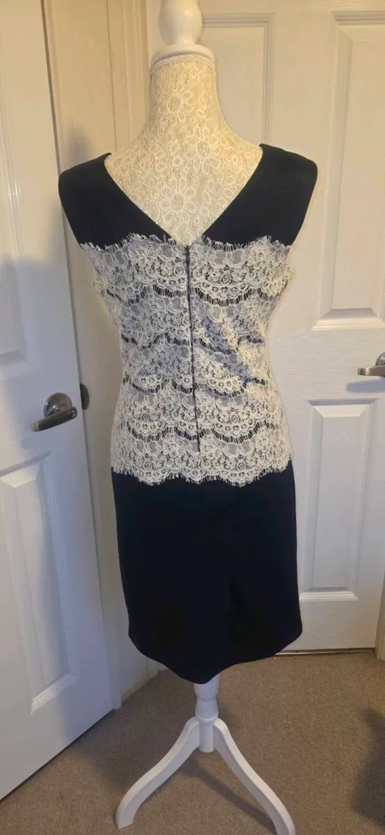 Marc Angelo Navy White Lace Pencil Dress Size 12 E - Image 4