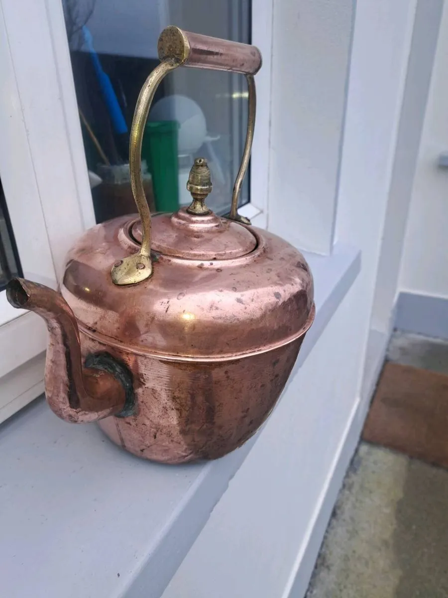 Old copper kettle - Image 1