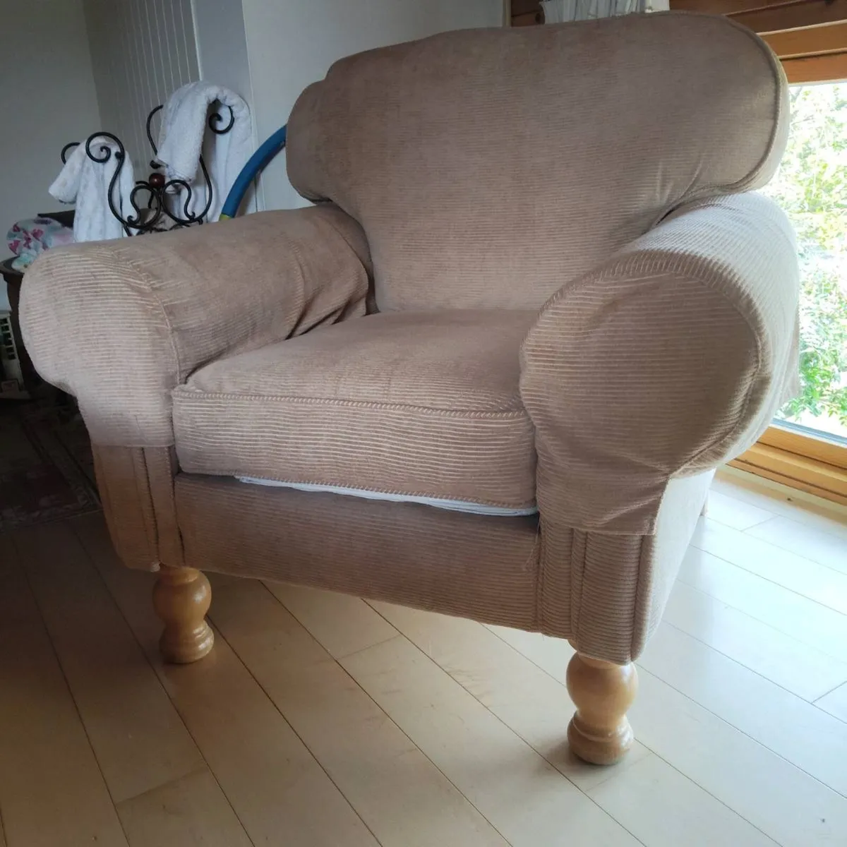 OCCASIONAL CHAIR - Image 1