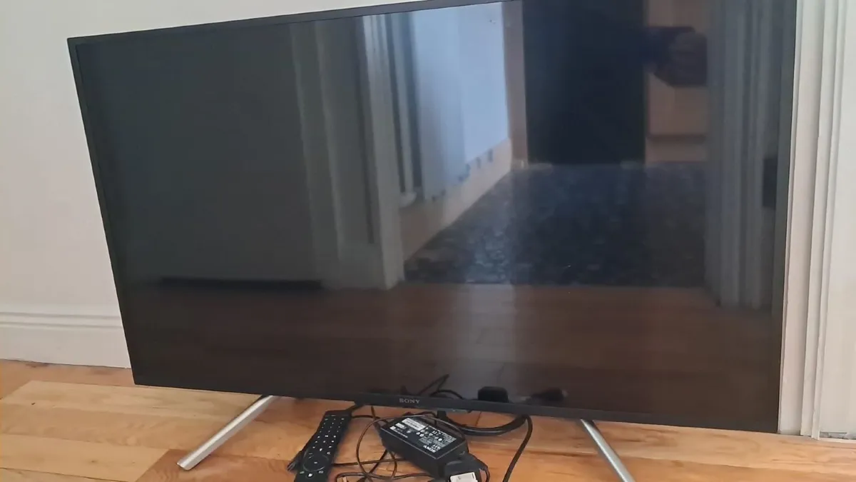 Sony TV 38in (97cm x 57cm) - PWO - Image 1