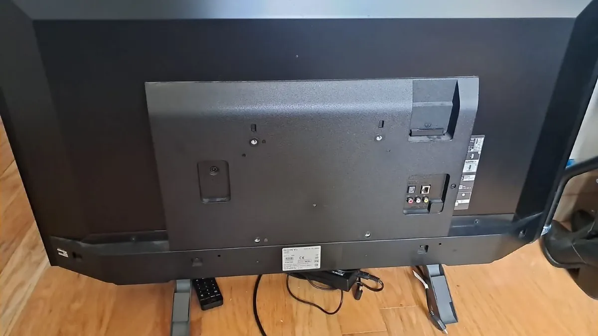 Sony TV 38in (97cm x 57cm) - PWO - Image 3