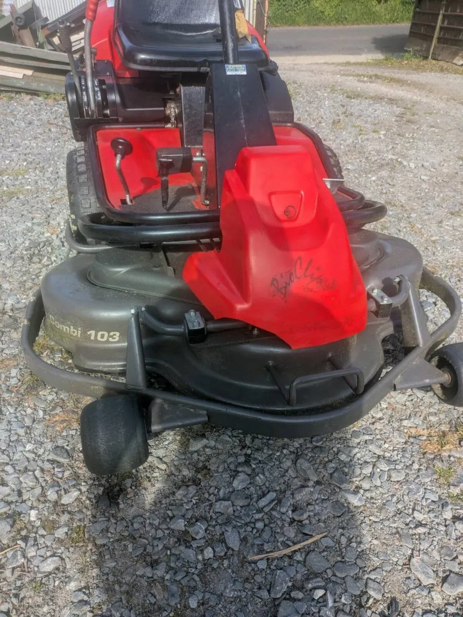 Ride on lawnmower - Image 1