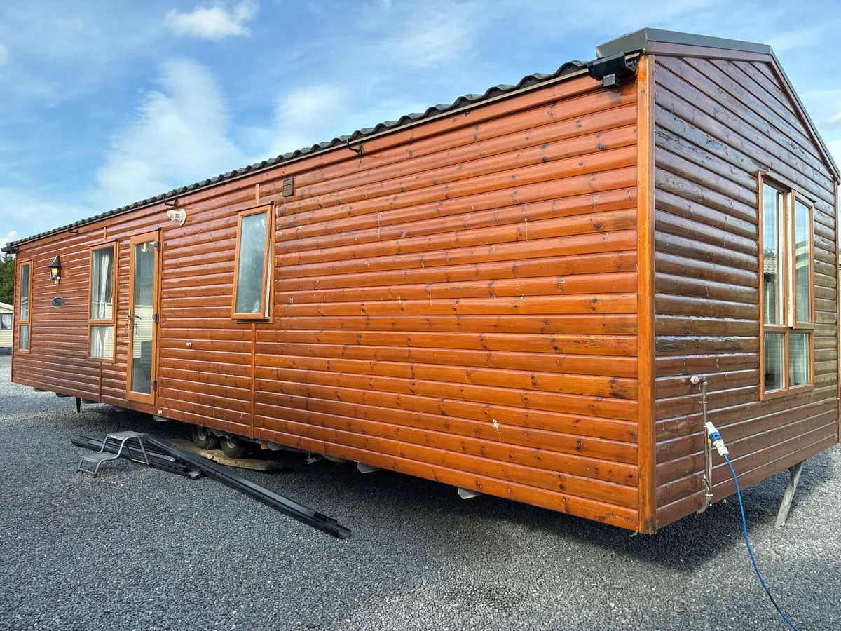 SPECTACULAR RESIDENTIAL SPEC LOG CABIN ON WHEELS. - Image 4