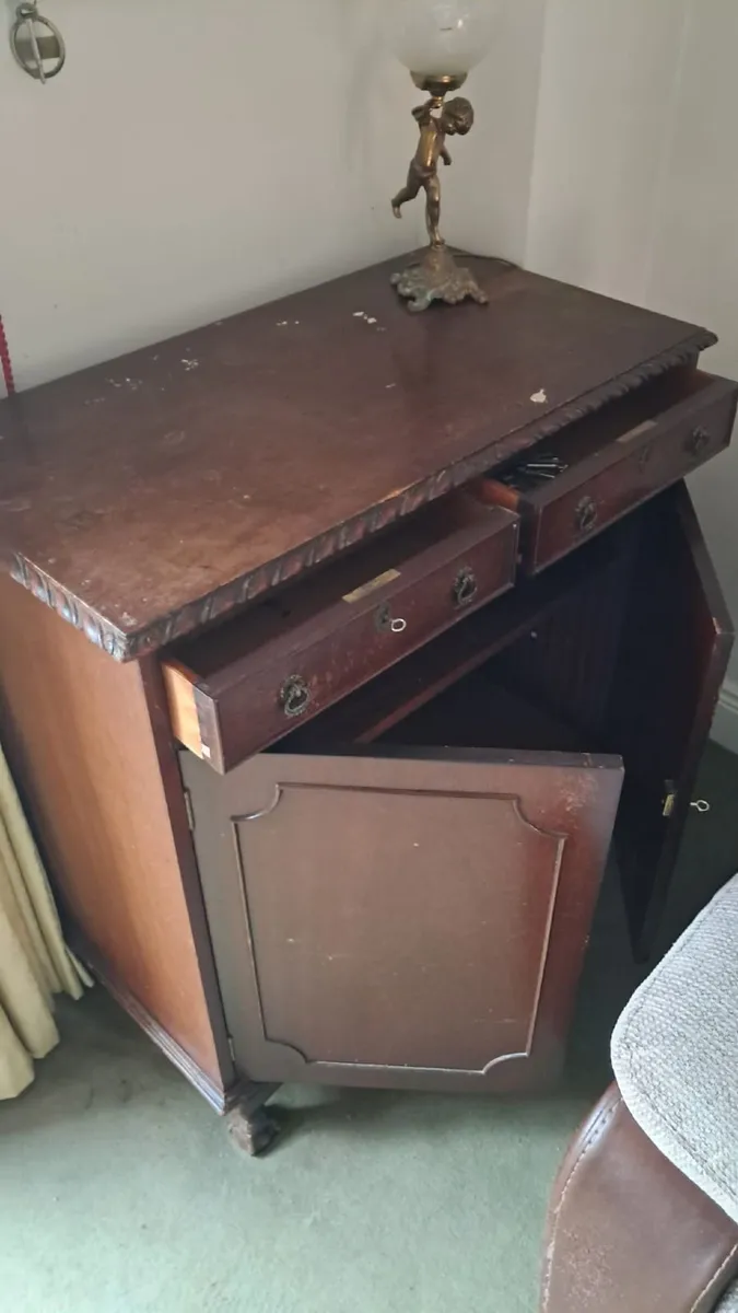 3x Antique wooden cabinets - Image 1