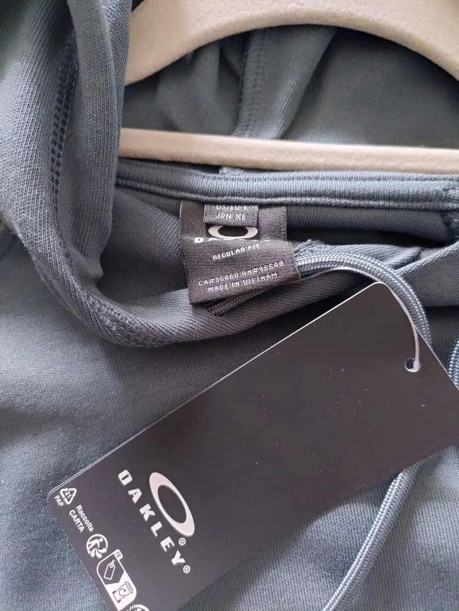 Oakley Golf Hoodie L New - Image 3
