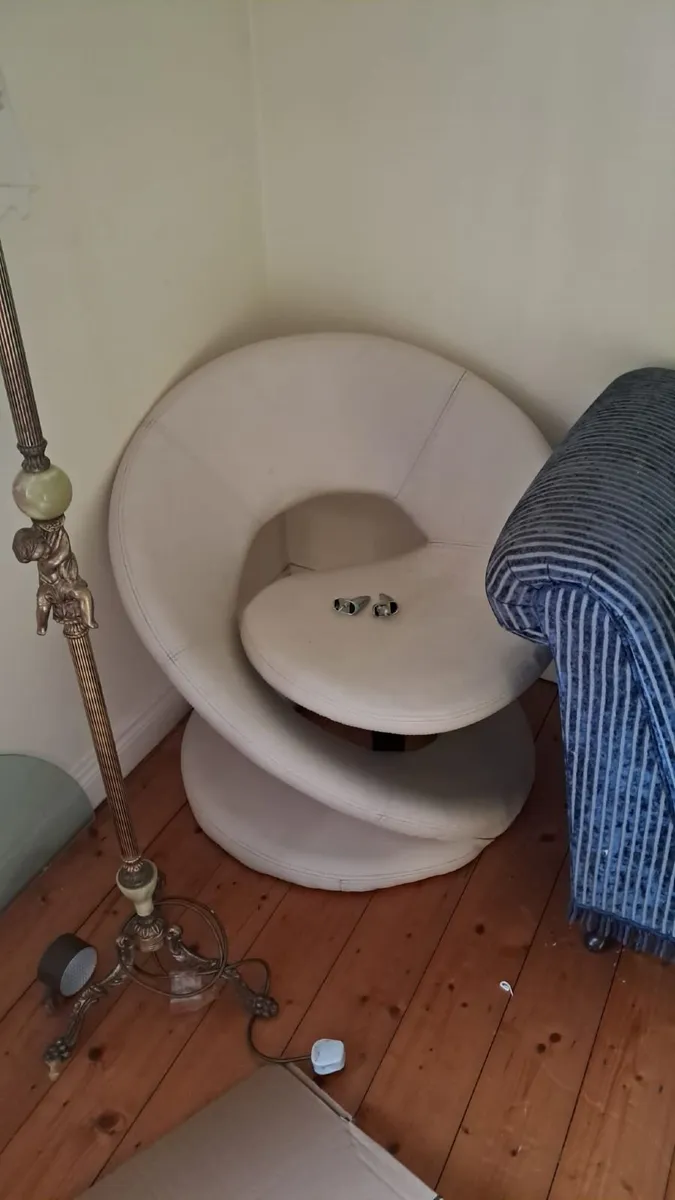 Designer leather reading chair