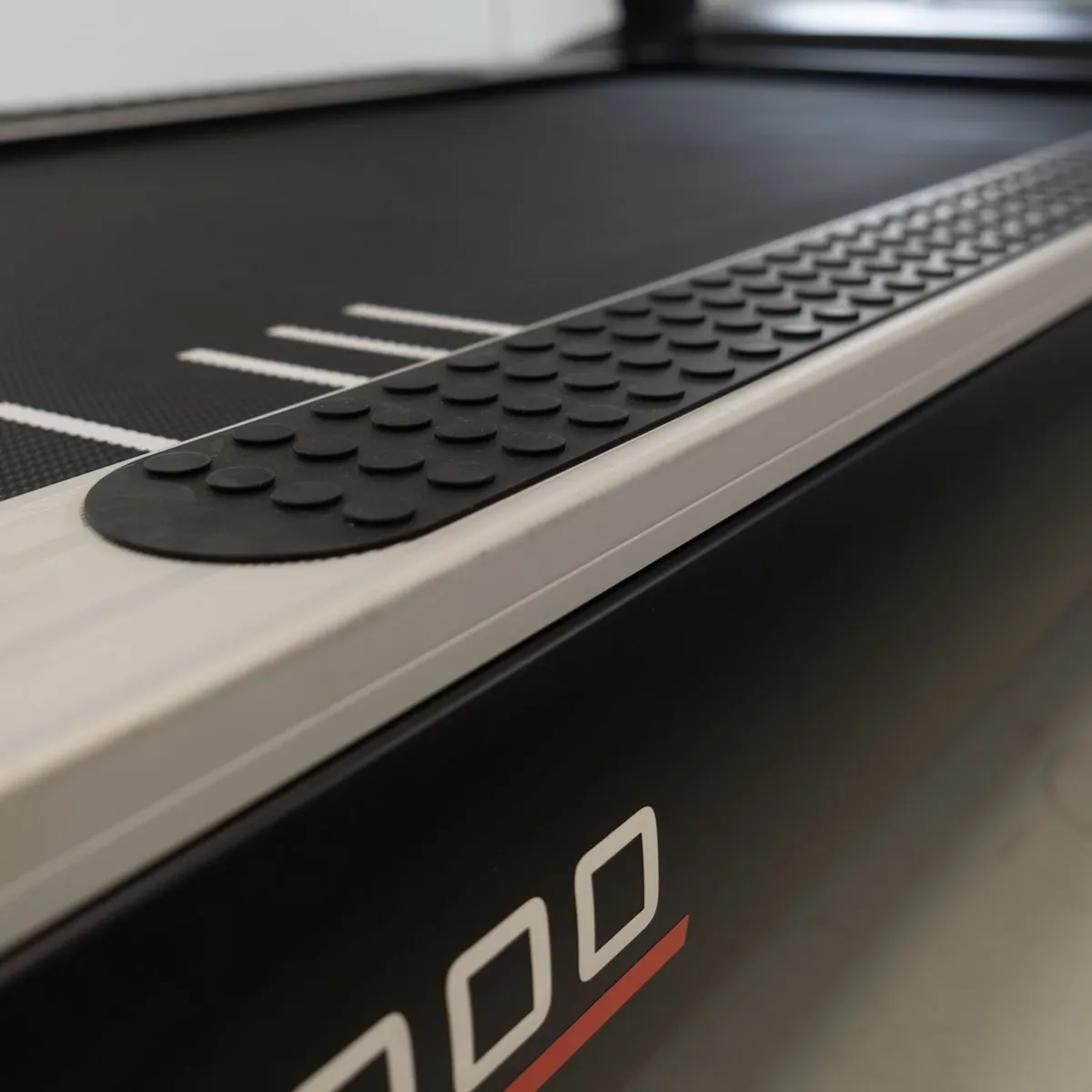 SALE BH Fitness: RS2000 Touchscreen Treadmill - Image 4