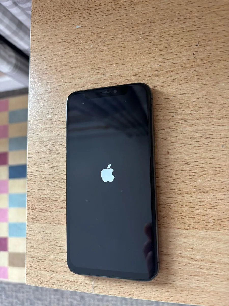 iPhone XS - Image 1