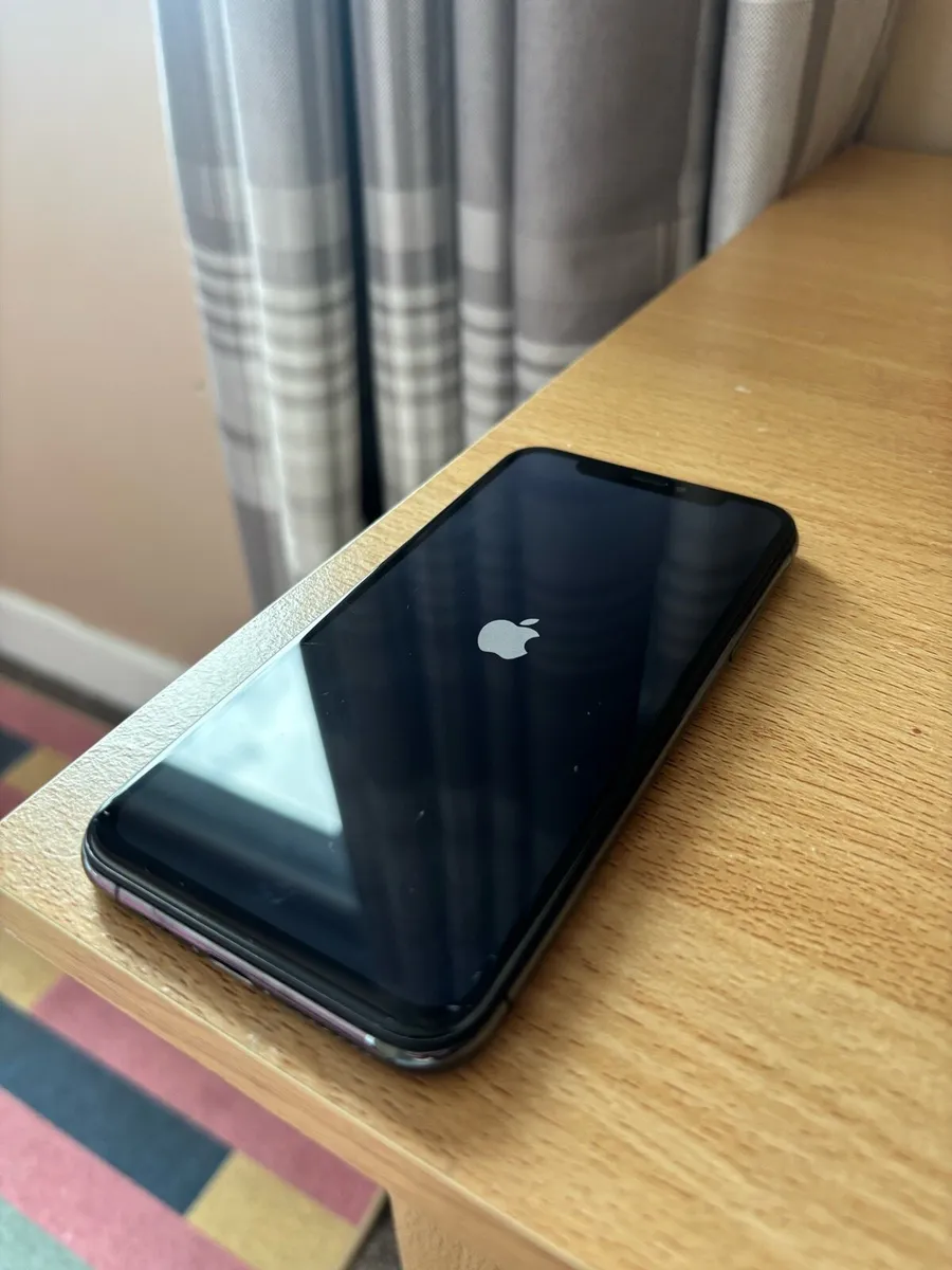iPhone XS - Image 3