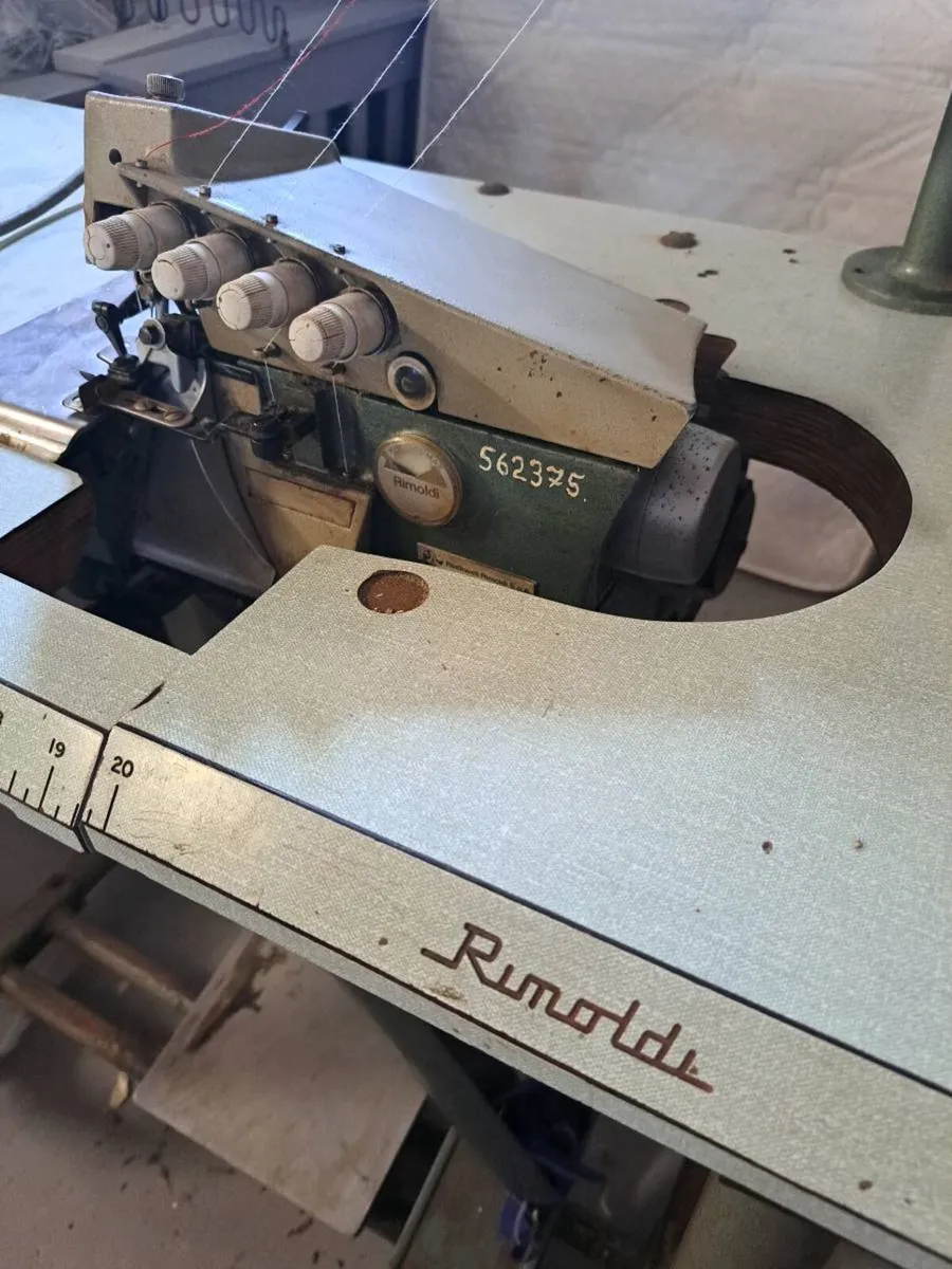 Industrial overlocker - Image 1