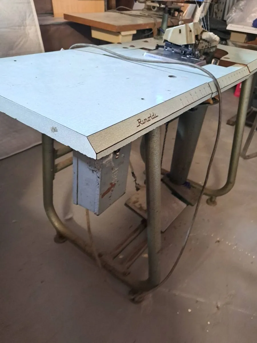 Industrial overlocker - Image 2