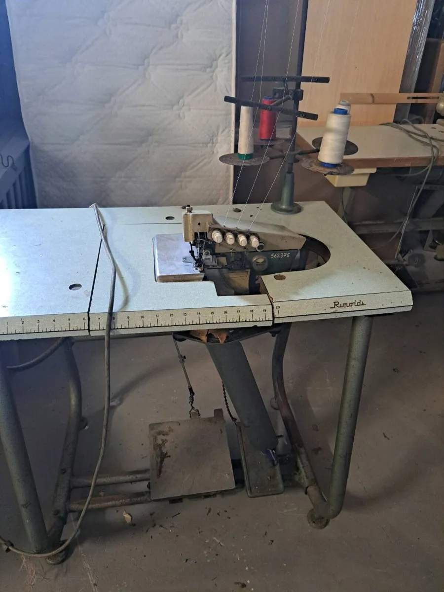 Industrial overlocker - Image 3