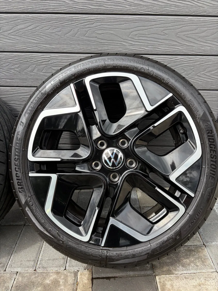 18” GENUINE VOLKSWAGEN GOLF R-LINE ALLOYS & TYRES - Image 3